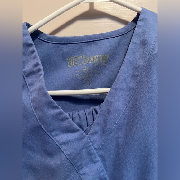 Grey’s Anatomy by Barco Ceil Blue XS Riley Set.Mock wrap V-Neck Scrubs Top&Pants - Picture 8 of 11